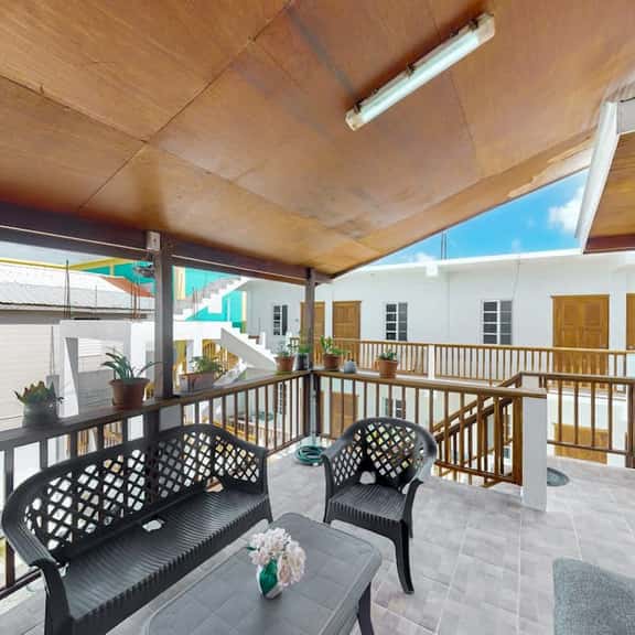 Charming island apartment with patio, full kitchen & fast WiFi near the beach - Image 1