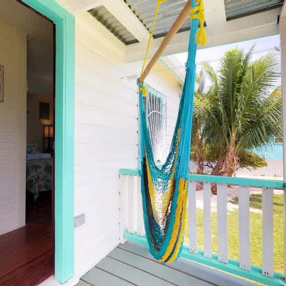 Colorful studio cabana with WiFi, partial AC, yard & picnic area - walk to town - Image 1