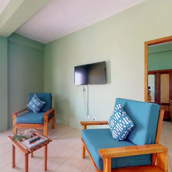 Well-located apartment with rooftop views, free WiFi, partial AC & full kitchen - Image 1