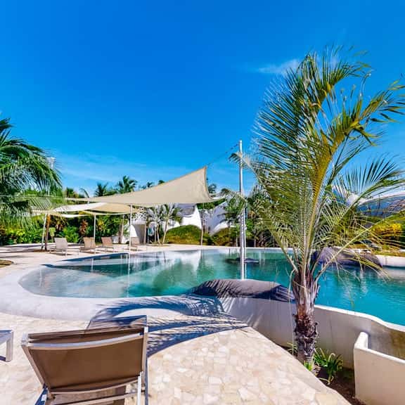 Waterfront organic architecture villa with pool & AC - near lagoon - Image 1