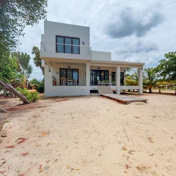 Oceanfront home w private beach, ocean view, kayaks, rooftop, WiFi & partial AC - Image 1