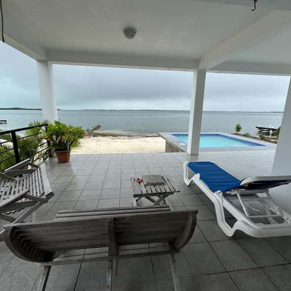 Waterfront home in a quiet area with amazing views, pool, lanai & hammock - Image 1