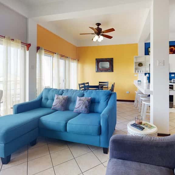 Fabulous condo w lagoon view, WiFi, central AC, shared pool & central location - Image 1