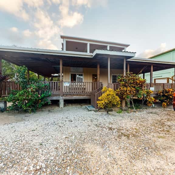 Two studios w ocean views, deck, partial AC & free WiFi - close to the beach - Image 1