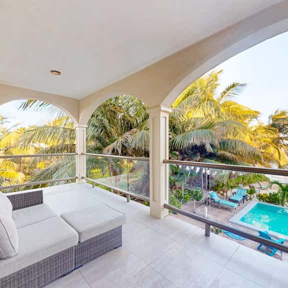 Relaxing condo with shared pool, ocean views, partial AC & WiFi - Image 1