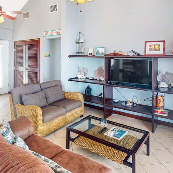 Waterfront condo with pool & high-speed WiFi - walk to the nearby beach - Image 1