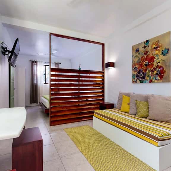 Tropical studio w patio, WiFi, AC - steps to the sea, water taxis & restaurants - Image 1