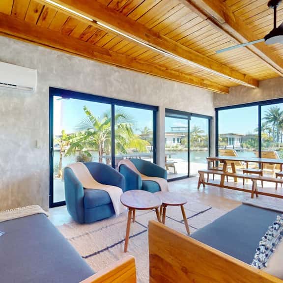 Tranquil bay-view villa with private plunge pool, open layout & breezy deck - Image 1
