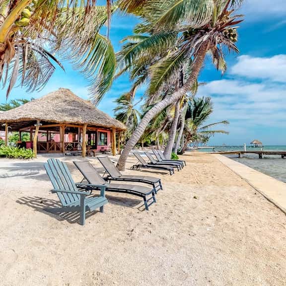 Ocean View Getaway in Paradise with Shared Pool, Beach Access, WiFi & Partial AC - Image 1