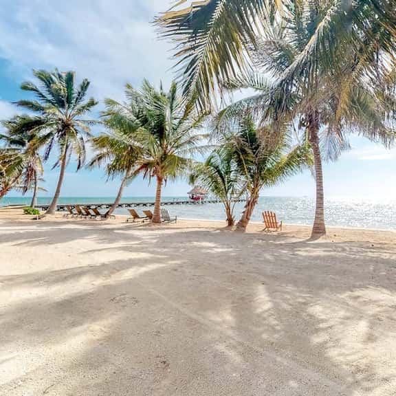 Ocean-view condo with pool, immediate beach access & partial AC - Image 1