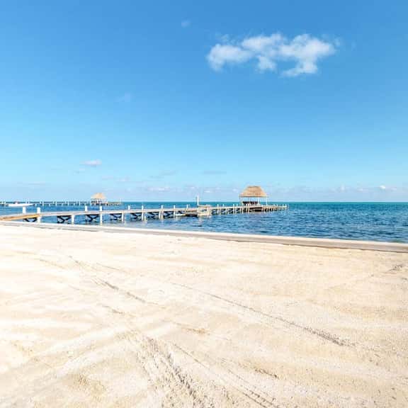 Family-friendly beachfront condo w shared pool & dock, sea view, WiFi & partial AC - Image 1