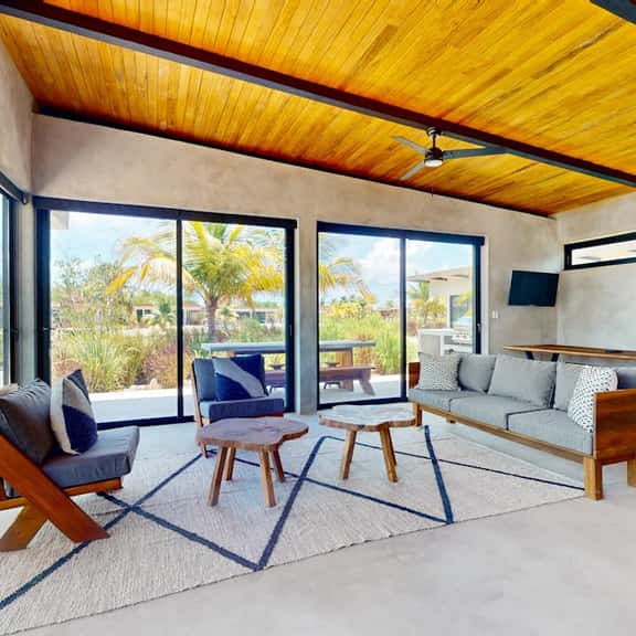 Spacious waterfront villa with private plunge pool, deck & full kitchen - Image 1