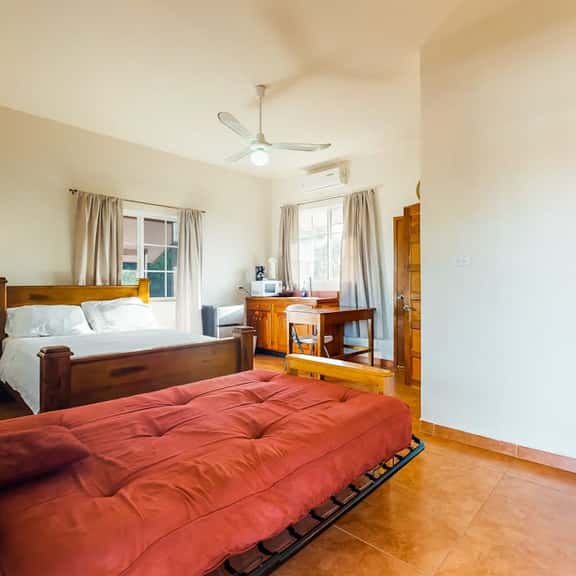 Charming studio w ocean view, deck, partial AC & WiFi - short walk to the beach - Image 1