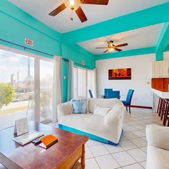 Lagoon front apartment w shared pool - two minutes from the beach - Image 1