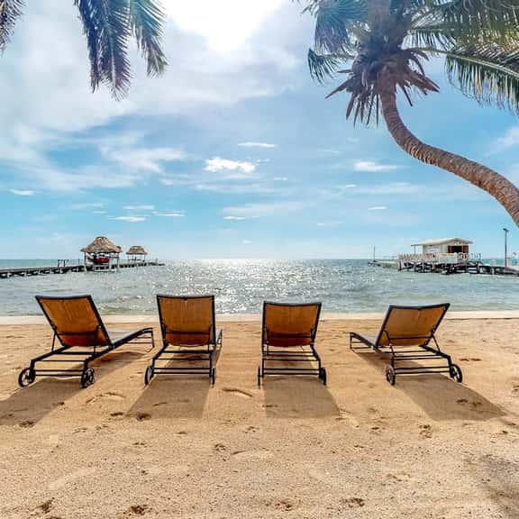 Ocean-view apartment in a beachfront resort with shared pool, WiFi & partial AC - Image 1