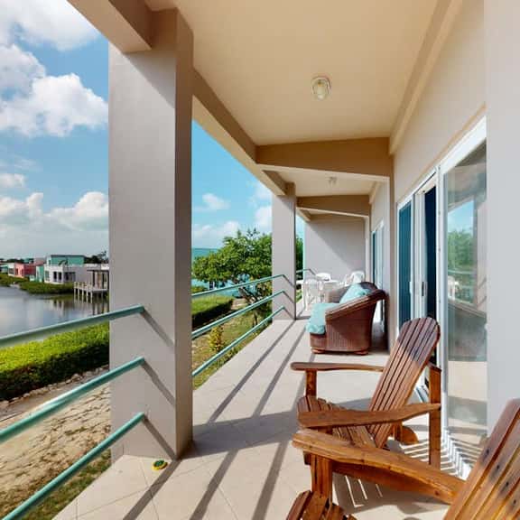 Renovated, oceanfront condo with balcony, AC & outdoor pool - snowbird-friendly - Image 1