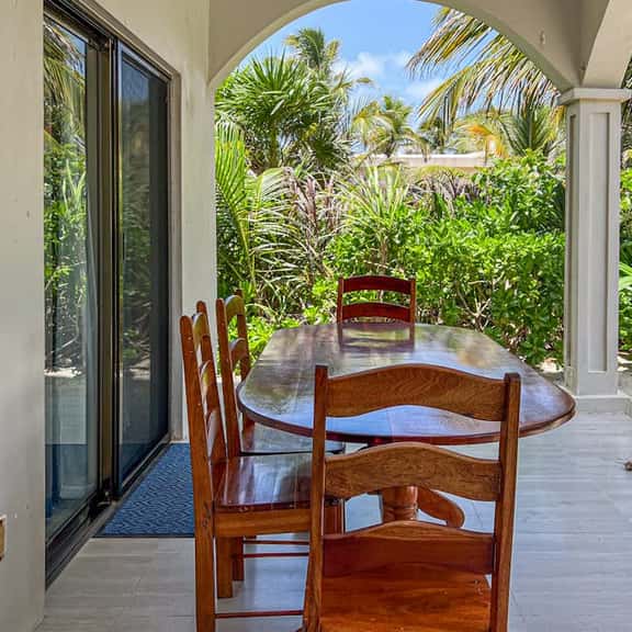 Colorful oceanfront condo with shared pool and jetted tub - Image 1