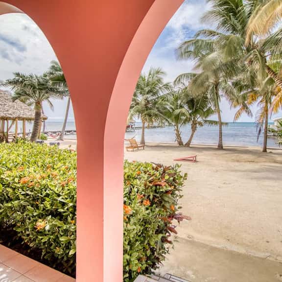Beachfront condo w Caribbean Sea view, shared pool & dock, partial AC & WiFi - Image 1