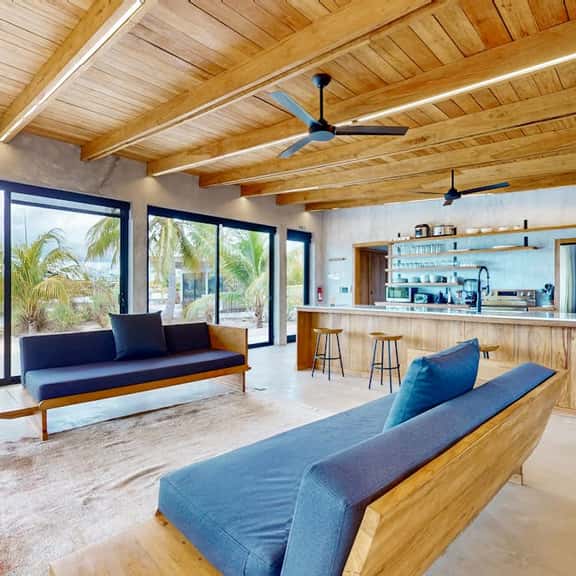 Tranquil canal-view villa with WiFi, dog-friendly space & open layout - Image 1