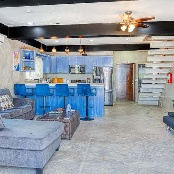 Oceanfront villa w inviting pool, breathtaking views, tranquil surroundings - Image 1