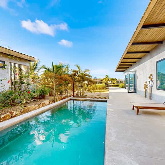 Waterfront villa with private pool, furnished deck & gas grill - Image 1