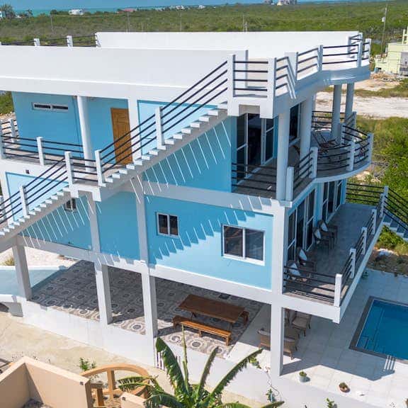 Amazing 2 story oceanfront house with pool, balcony, central AC, & WD - Image 1