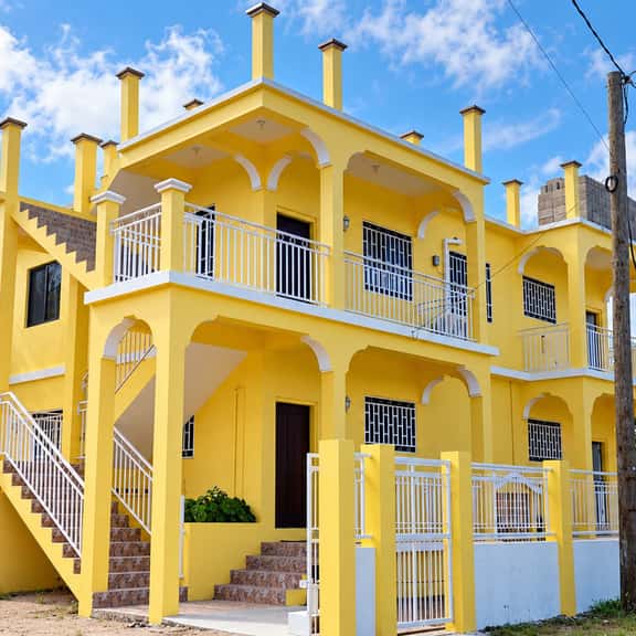 Cozy Dangriga Coastal Getaway with AC, In-Unit Laundry & Full Kitchen - Image 1