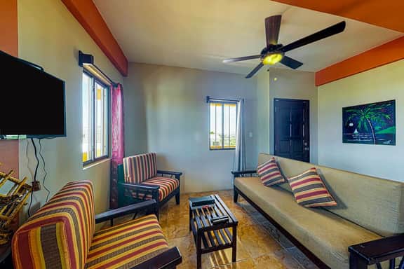 Apartment steps from the beach w amazing rooftop view - walk to town