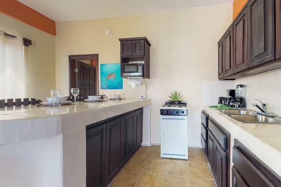 Charming apartment w amazing rooftop view, WiFi & partial AC - walk everywhere