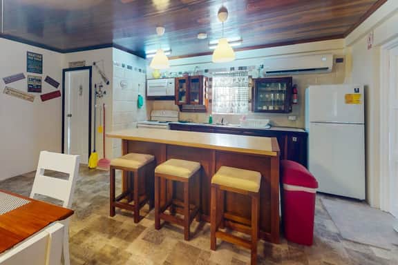 Air-conditioned suite with WiFi and a shared pool & terrace - walk to the beach
