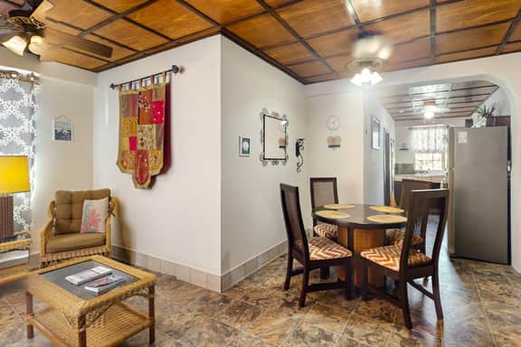 Apartment w pool, garden view, WiFi, partial AC - 1 block to the sea