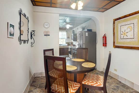 Apartment w pool, garden view, WiFi, partial AC - 1 block to the sea