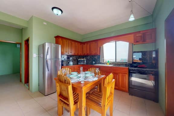 Charming apartment with ocean views from the rooftop, free WiFi & partial AC