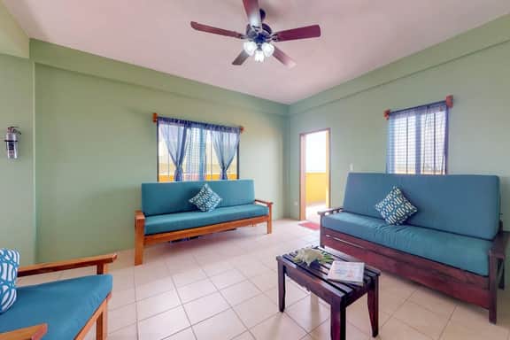 Charming apartment with ocean views from the rooftop, free WiFi & partial AC