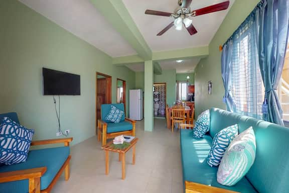 Well-located apartment with rooftop views, free WiFi, partial AC & full kitchen