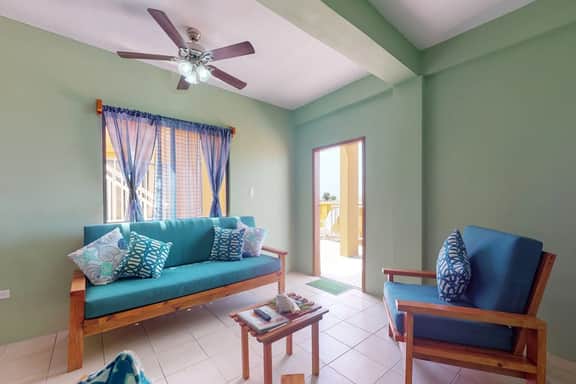 Well-located apartment with rooftop views, free WiFi, partial AC & full kitchen