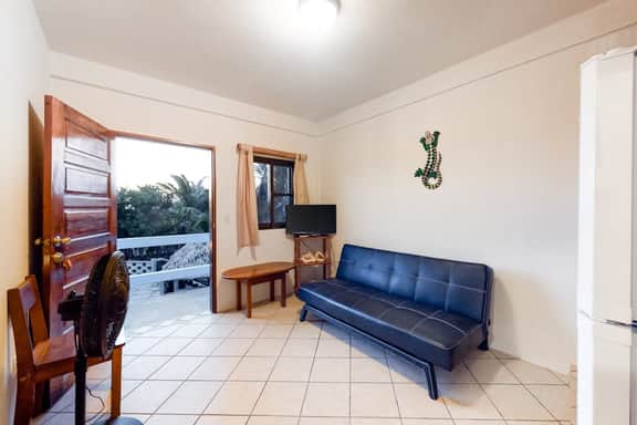 Cozy Suite for Two with WiFi, AC, Shared Pool, Grill & Sunsets from the Rooftop