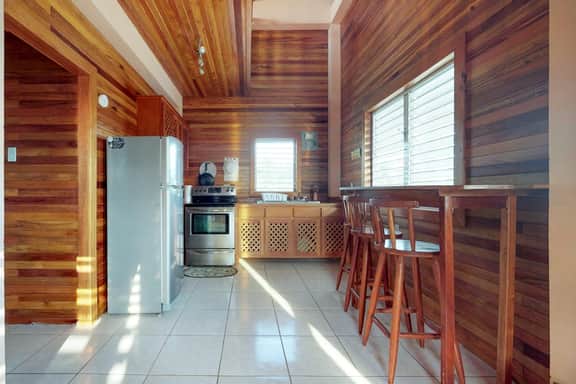 Lofty Space with a Private Veranda and Free WiFi - Walk 10 Minutes into Town