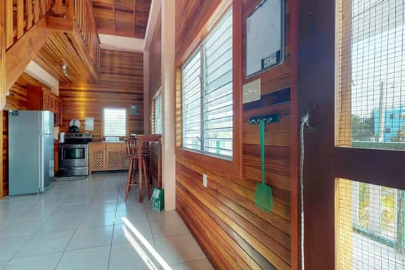 Lofty Space with a Private Veranda and Free WiFi - Walk 10 Minutes into Town