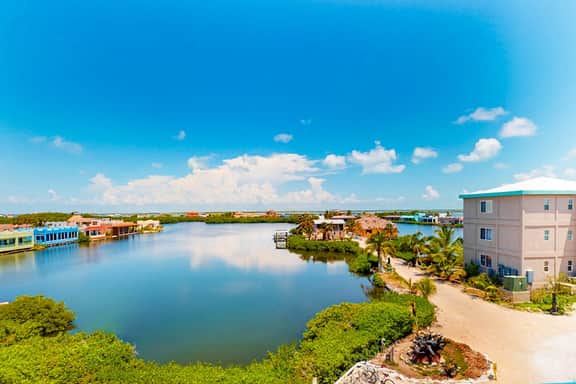 Well-Located Beachfront Apartment with Ocean View, Pool, Central AC, & WiFi