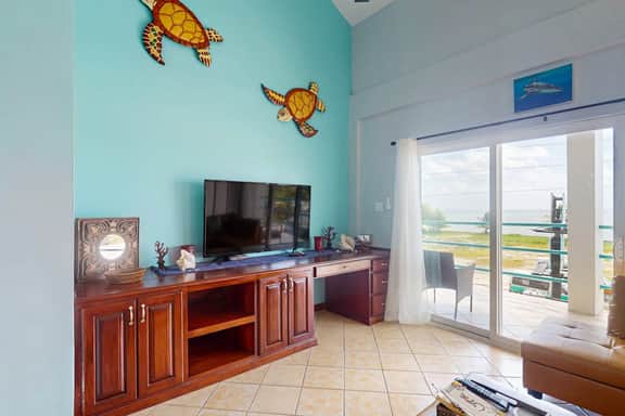 Steps from the sea apartment with shared pool & ocean-view balcony