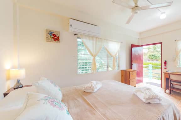 Three vibrant studios w full kitchens, adult bikes, free WiFi & partial AC