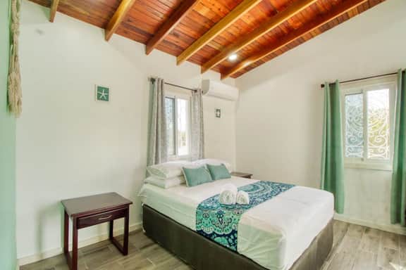 Island studio centrally located with balcony, hammock, & grill