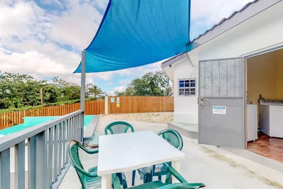 Welcoming home near town with private pool, jungle views, WiFi & partial AC