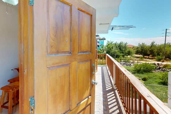 Cozy island retreat with WiFi, functional kitchenette and near to restaurants
