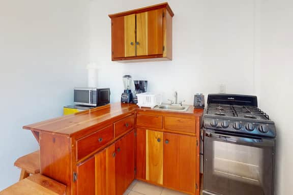 Cozy island retreat with WiFi, functional kitchenette and near to restaurants