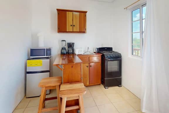 Cozy island retreat with WiFi, functional kitchenette and near to restaurants