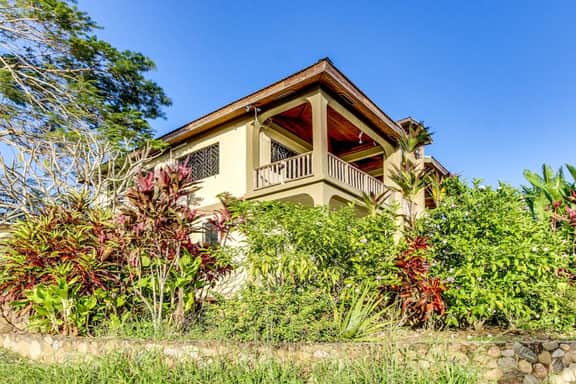 A new home in a great neighborhood w WiFi, AC - near Maya ruins