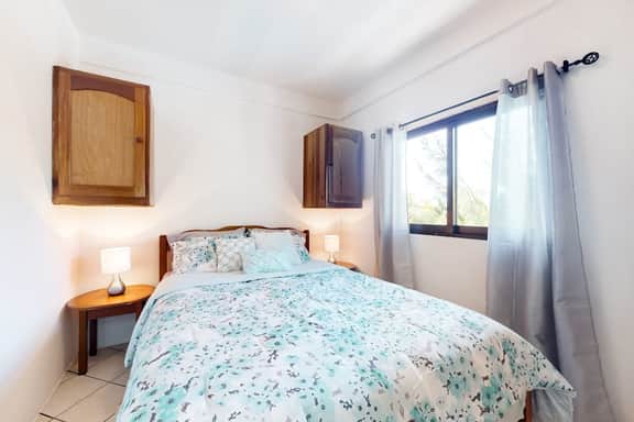Charming Suite with WiFi, AC, Shared Pool, Grill Area & Rooftop Deck