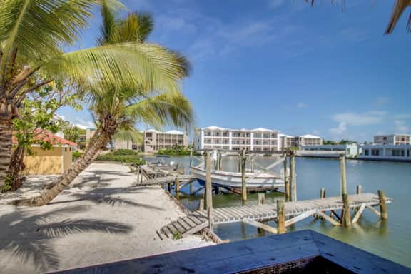 Sea-view, dog-friendly condo with pool & central AC- between the beach & lagoon